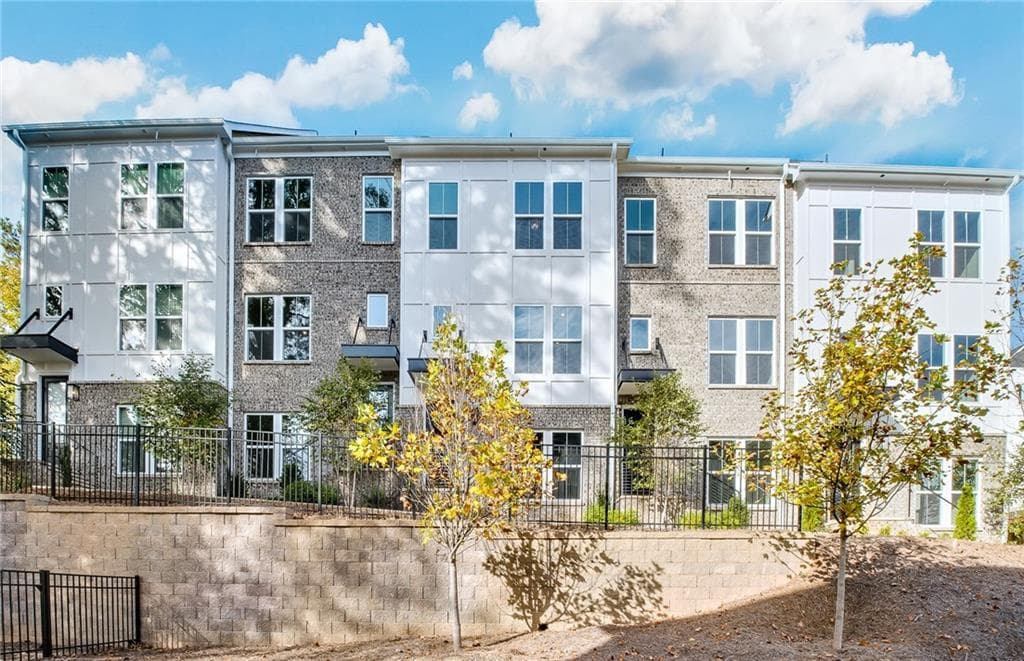 3 bedroom, 5 bathroom, 2,033 sq ft townhouse sold at 1923 Rogers Court, Atlanta, GA 30318