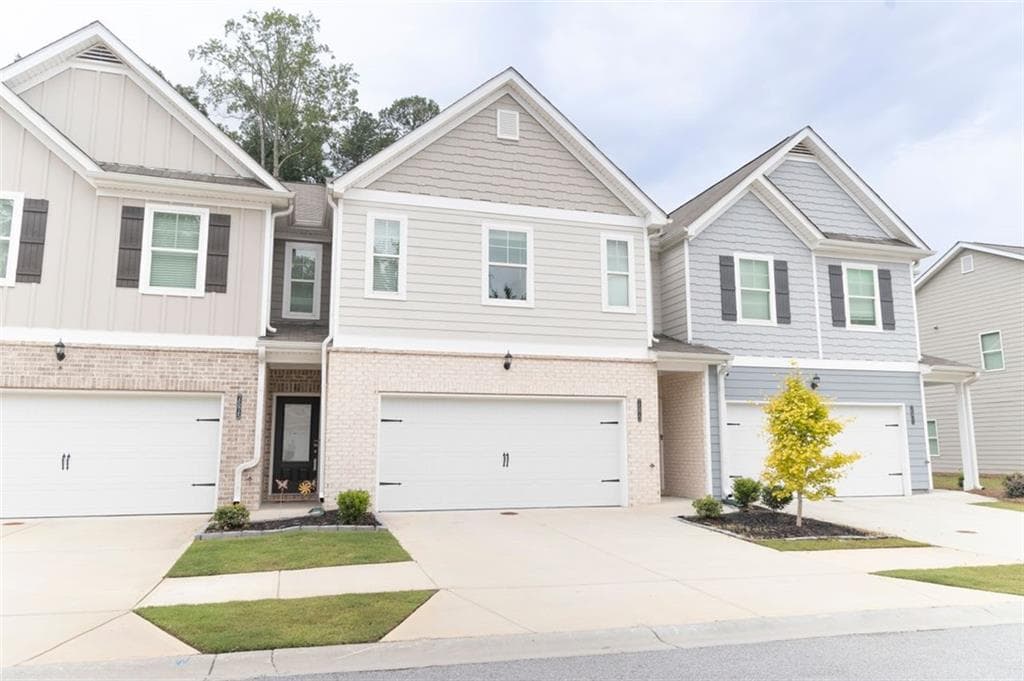 3 bedroom, 3 bathroom townhouse sold at 7573 KNOLL HOLLOW Road, Lithonia, GA 30058