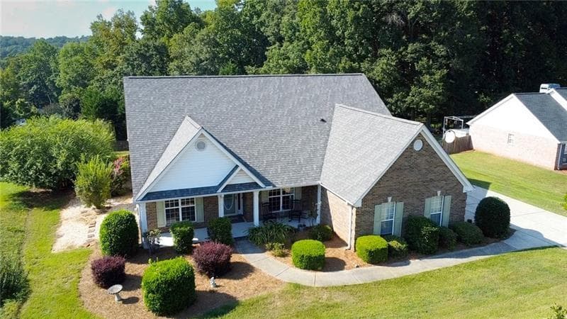 3 bedroom, 2 bathroom single family residence sold at 816 Crystal Meadow Drive, Winder, GA 30680