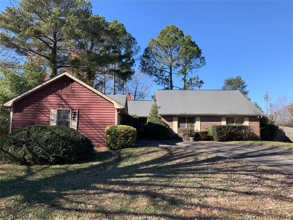 3 bedroom, 2 bathroom, 1,746 sq ft single family residence sold at 1603 Golf Link Drive, Stone Mountain, GA 30088