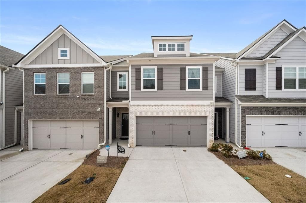 3 bedroom, 3 bathroom townhouse sold at 7757 SQUIRE Court, Fairburn, GA 30213