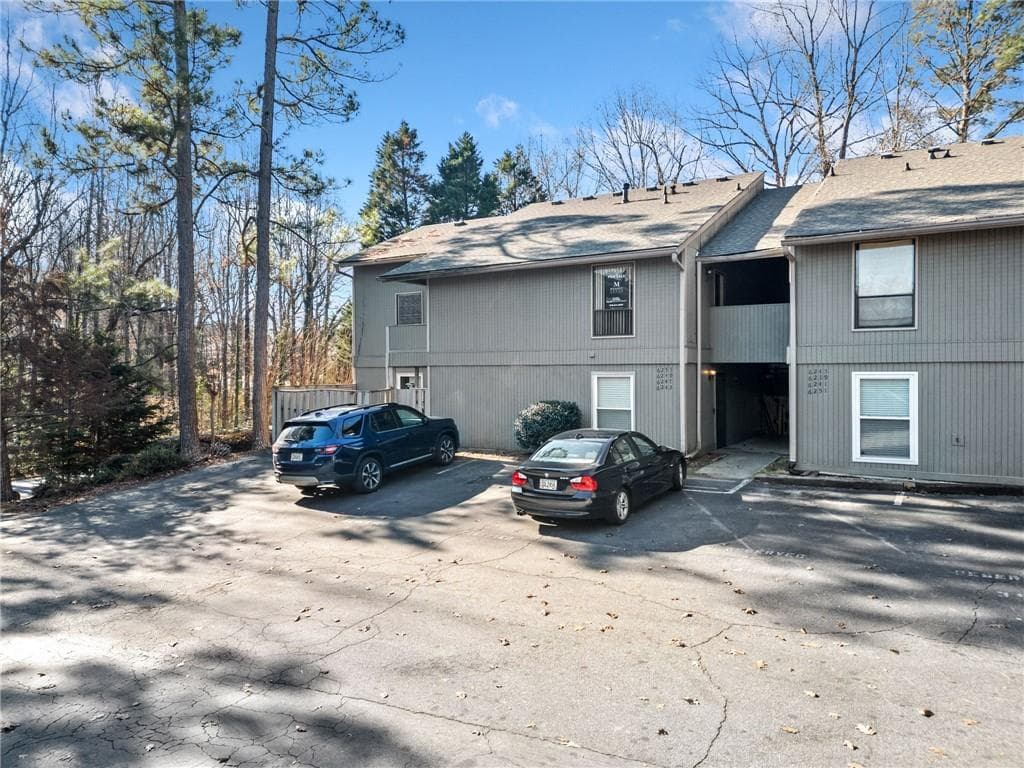 2 bedroom, 1 bathroom condominium sold at 6253 Overlook Road, Peachtree Corners, GA 30092