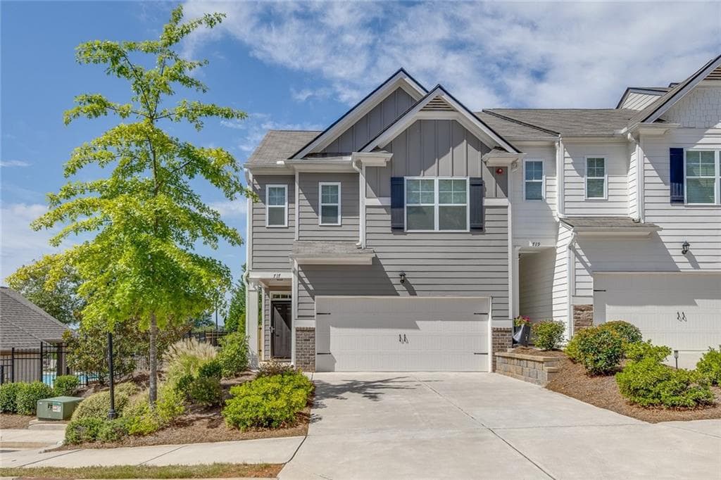 3 bedroom, 3 bathroom townhouse sold at 717 Woodstock Grove Drive, Woodstock, GA 30188