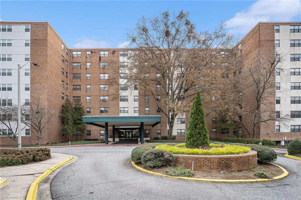 2 bedroom, 2 bathroom, 1,063 sq ft condominium sold at 2965 Pharr Court South 308, Atlanta, GA 30305