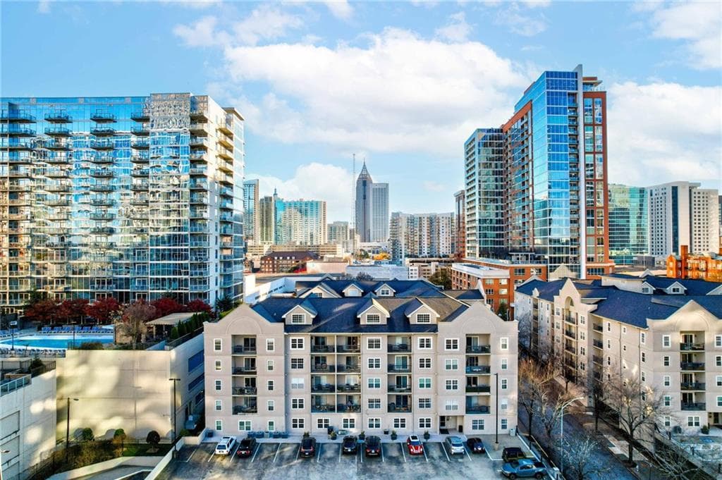 2 bedroom, 2 bathroom, 1,000 sq ft condominium sold at 1075 Peachtree Walk A517, Atlanta, GA 30309