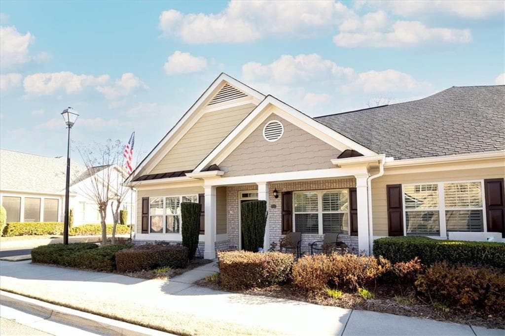 3 bedroom, 3 bathroom, 2,324 sq ft condominium sold at 129 Owens Farm Lane 15, Woodstock, GA 30188