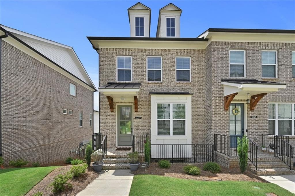 3 bedroom, 4 bathroom, 1,834 sq ft townhouse sold at 3227 BARTEE Walk, Suwanee, GA 30024