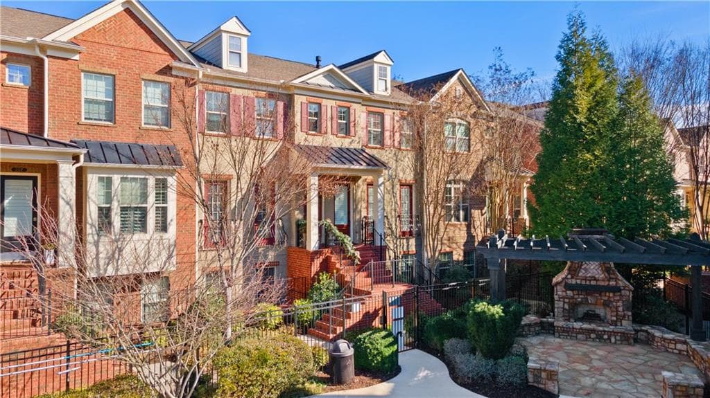 3 bedroom, 4 bathroom, 2,625 sq ft townhouse sold at 211 Alderwood Point, Atlanta, GA 30328