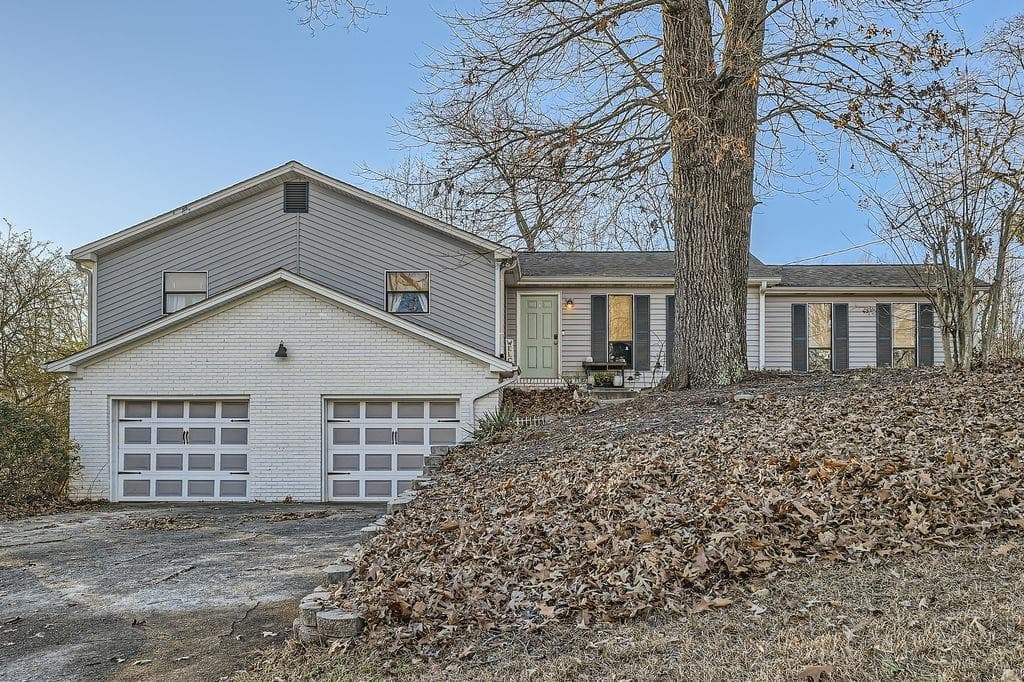3 bedroom, 2 bathroom, 1,836 sq ft single family residence sold at 134 Chickasaw Run, Woodstock, GA 30188