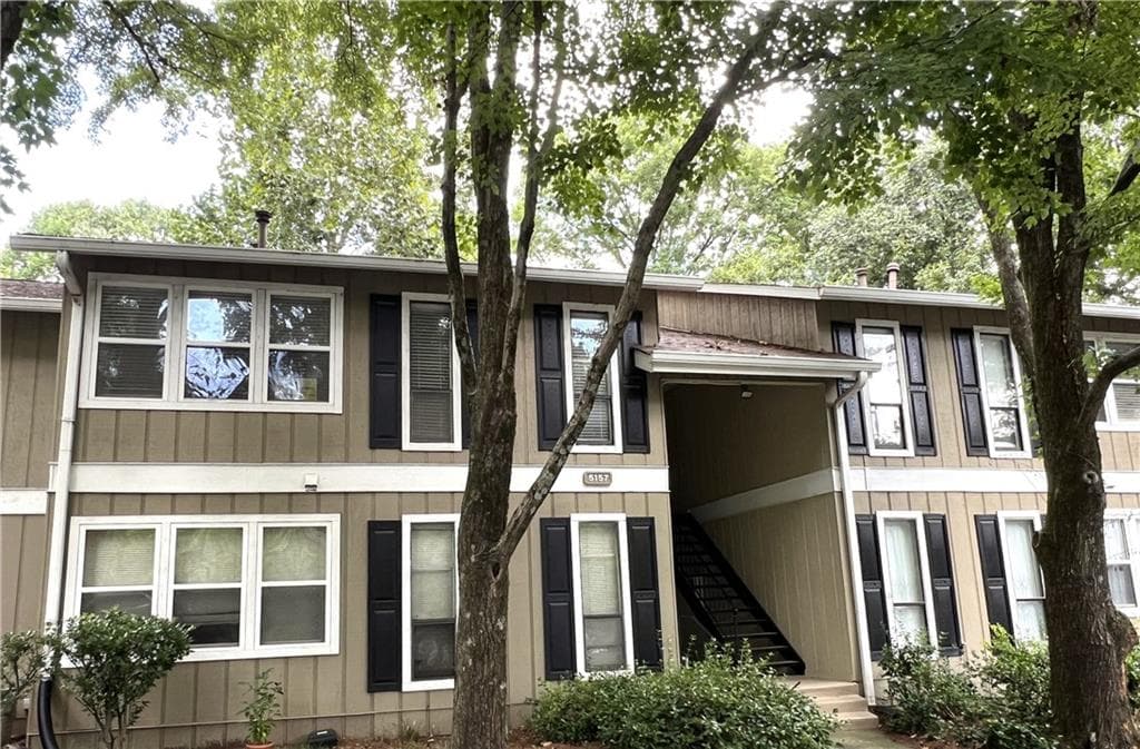 1 bedroom, 1 bathroom, 748 sq ft condominium sold at 5157 Roswell Road 9, Atlanta, GA 30342