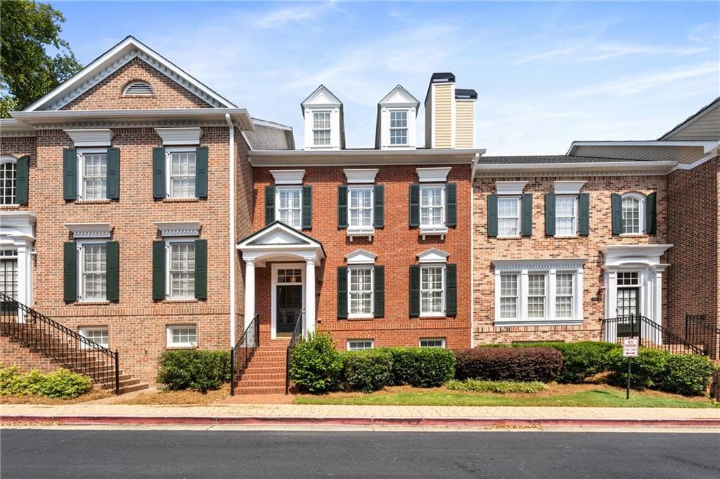 3 bedroom, 4 bathroom townhouse sold at 4658 Ivygate Circle, Atlanta, GA 30339