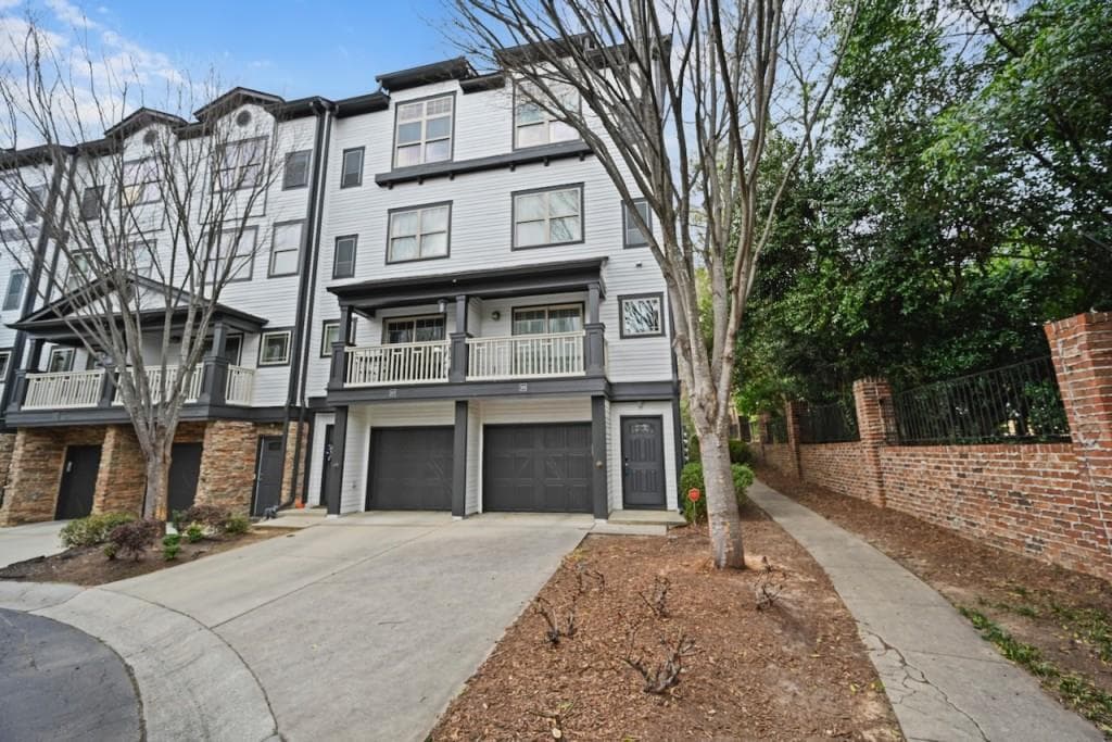 2 bedroom, 3 bathroom, 1,281 sq ft condominium sold at 216 Semel Circle 379, Atlanta, GA 30309
