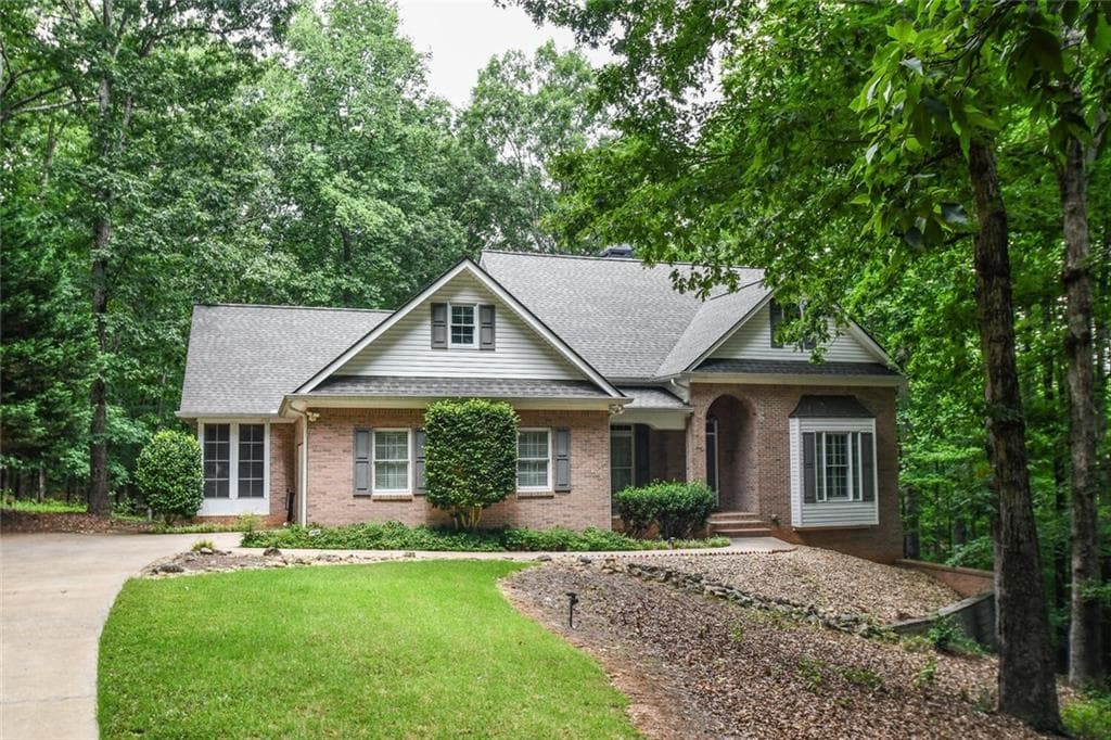 3 bedroom, 3 bathroom single family residence sold at 4634 Broken Arrow Path, Gainesville, GA 30506