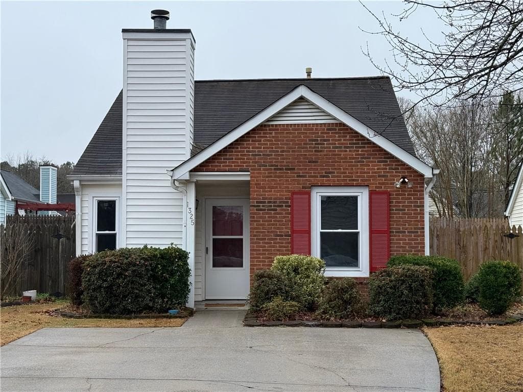 2 bedroom, 1 bathroom, 788 sq ft single family residence sold at 1325 Yorkshire Lane, Woodstock, GA 30188