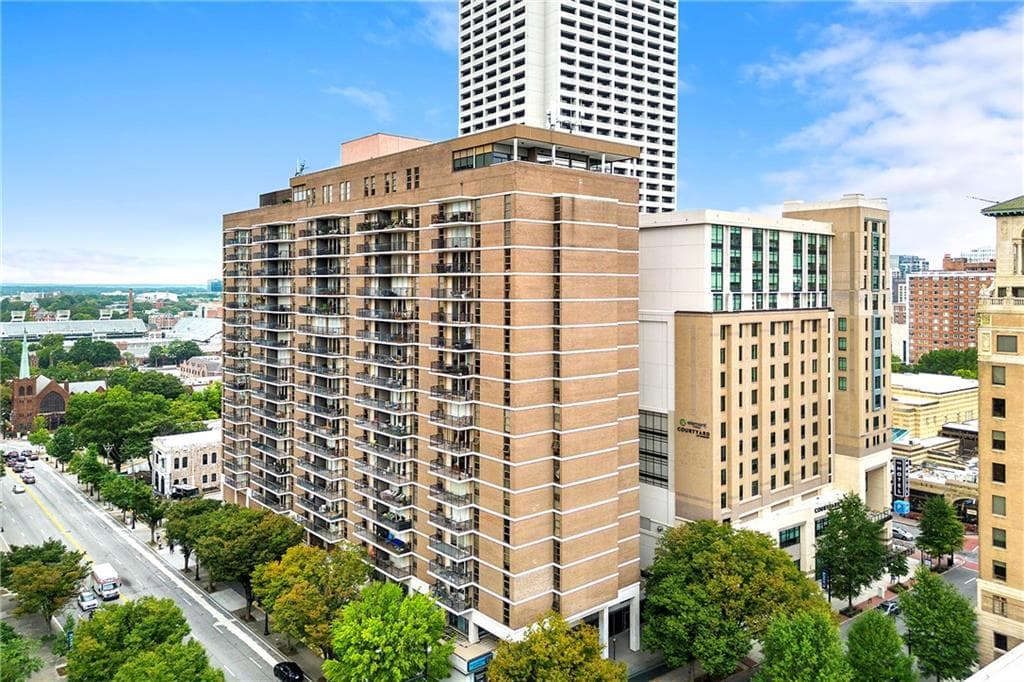 1 bedroom, 1 bathroom condominium sold at 620 Peachtree Street 1810, Atlanta, GA 30308