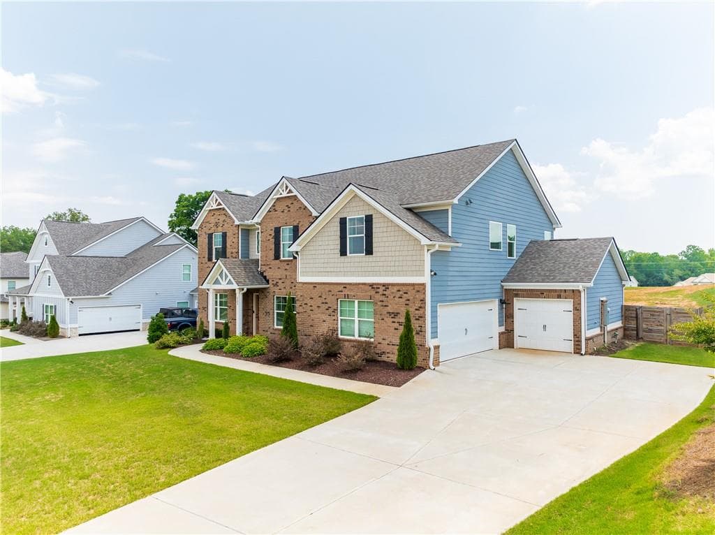 5 bedroom, 3 bathroom single family residence sold at 232 Township Drive, Senoia, GA 30276