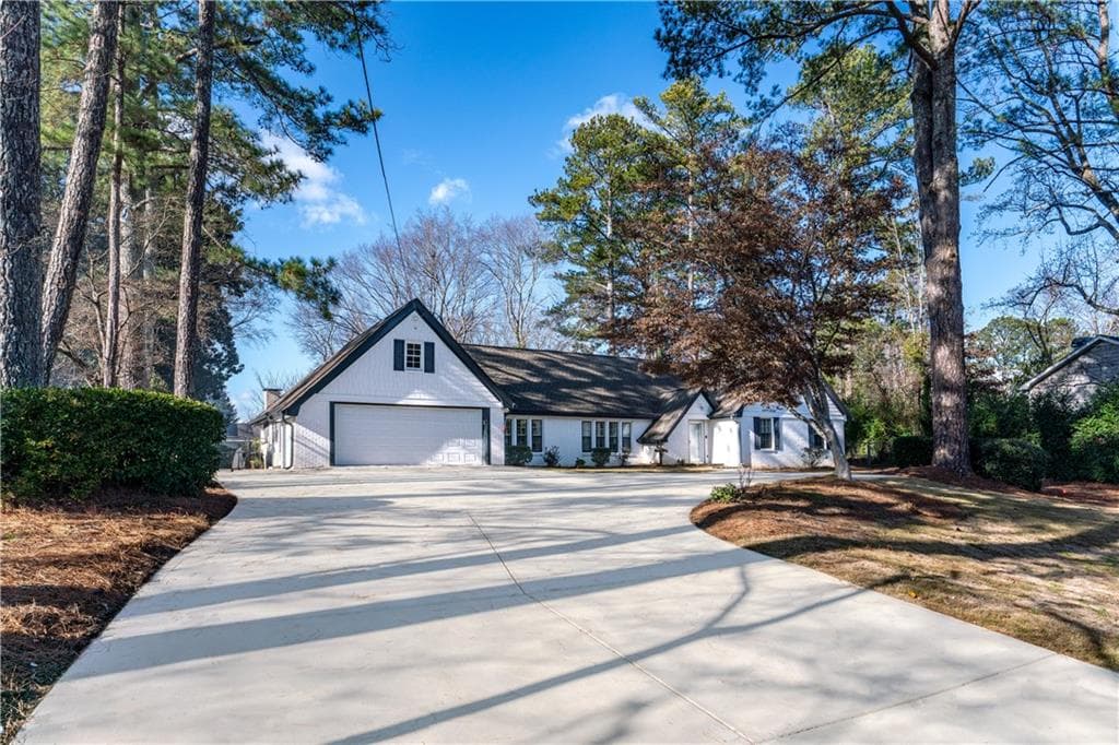 4 bedroom, 3 bathroom, 2,913 sq ft single family residence sold at 450 Shadowlawn Road, Marietta, GA 30067
