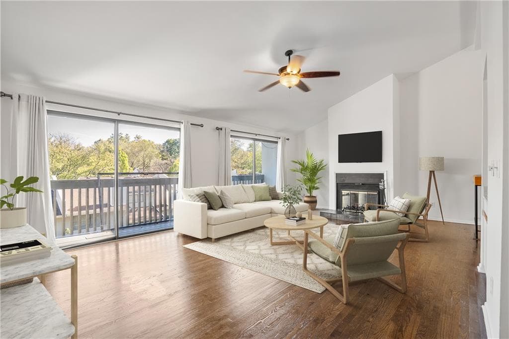 2 bedroom, 2 bathroom, 1,400 sq ft condominium sold at 10 Carlisle Way, Atlanta, GA 30308