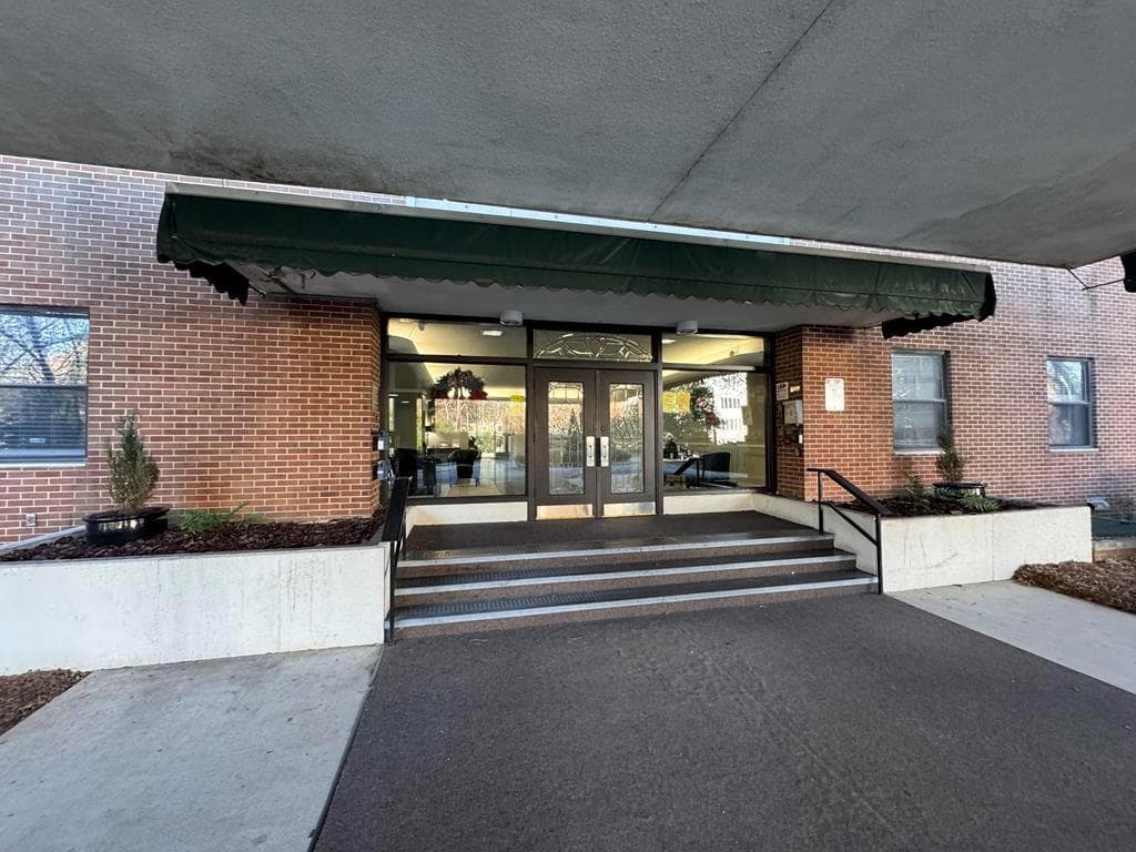 3 bedroom, 2 bathroom condominium sold at 2965 Pharr Court South 815, Atlanta, GA 30305