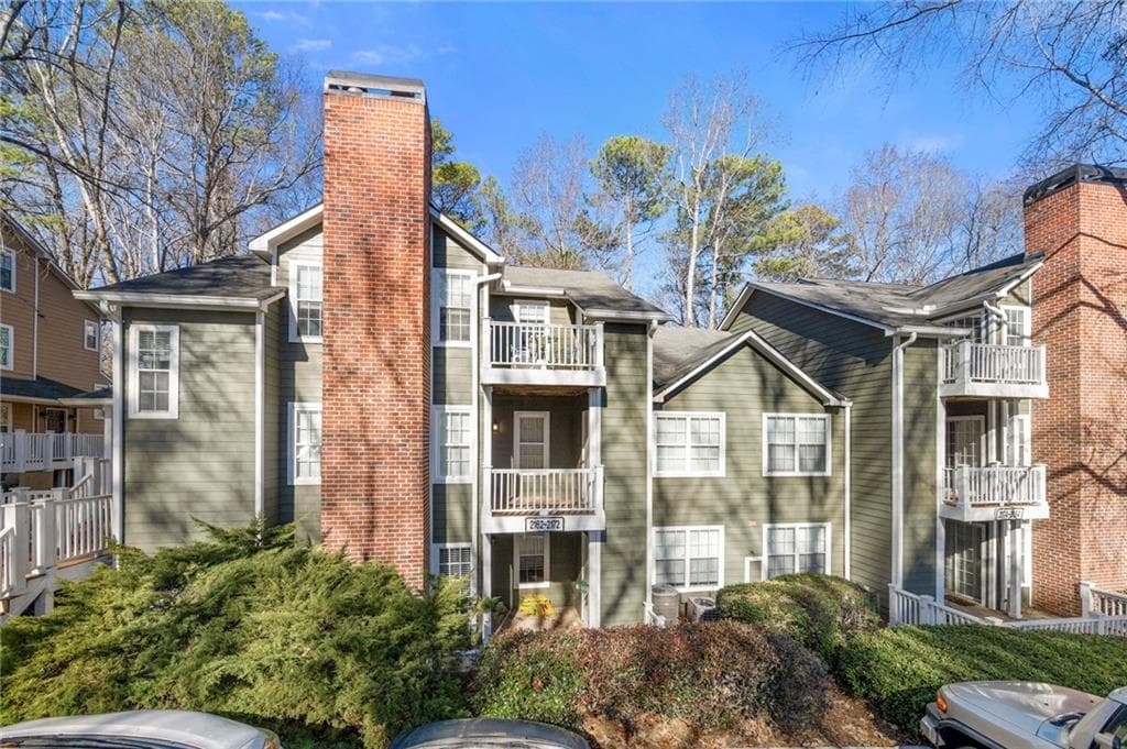 2 bedroom, 2 bathroom, 933 sq ft condominium sold at 2164 River Heights Court, Marietta, GA 30067