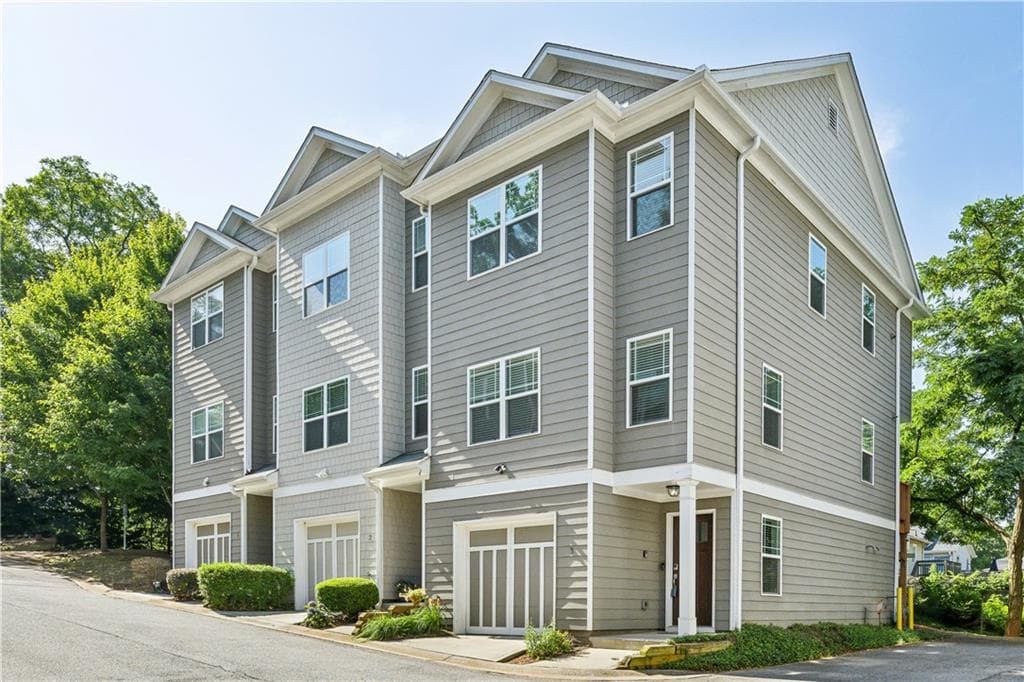 2 bedroom, 3 bathroom, 1,306 sq ft townhouse sold at 1365 MEMORIAL Drive 3, Atlanta, GA 30317