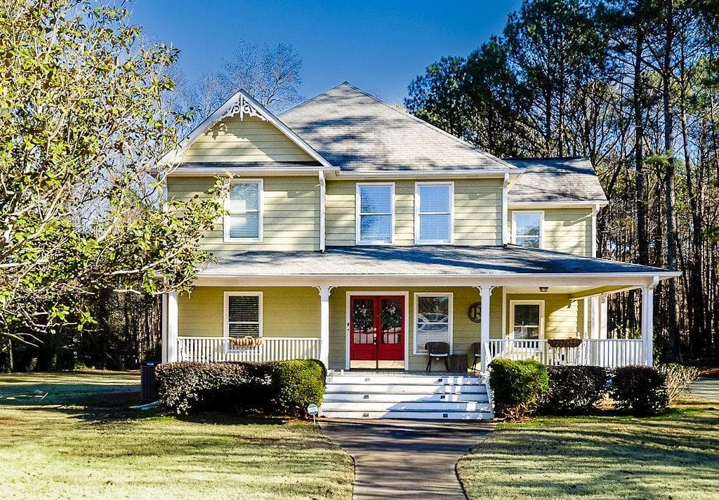 4 bedroom, 3 bathroom single family residence sold at 180 Paula Drive, Tyrone, GA 30290