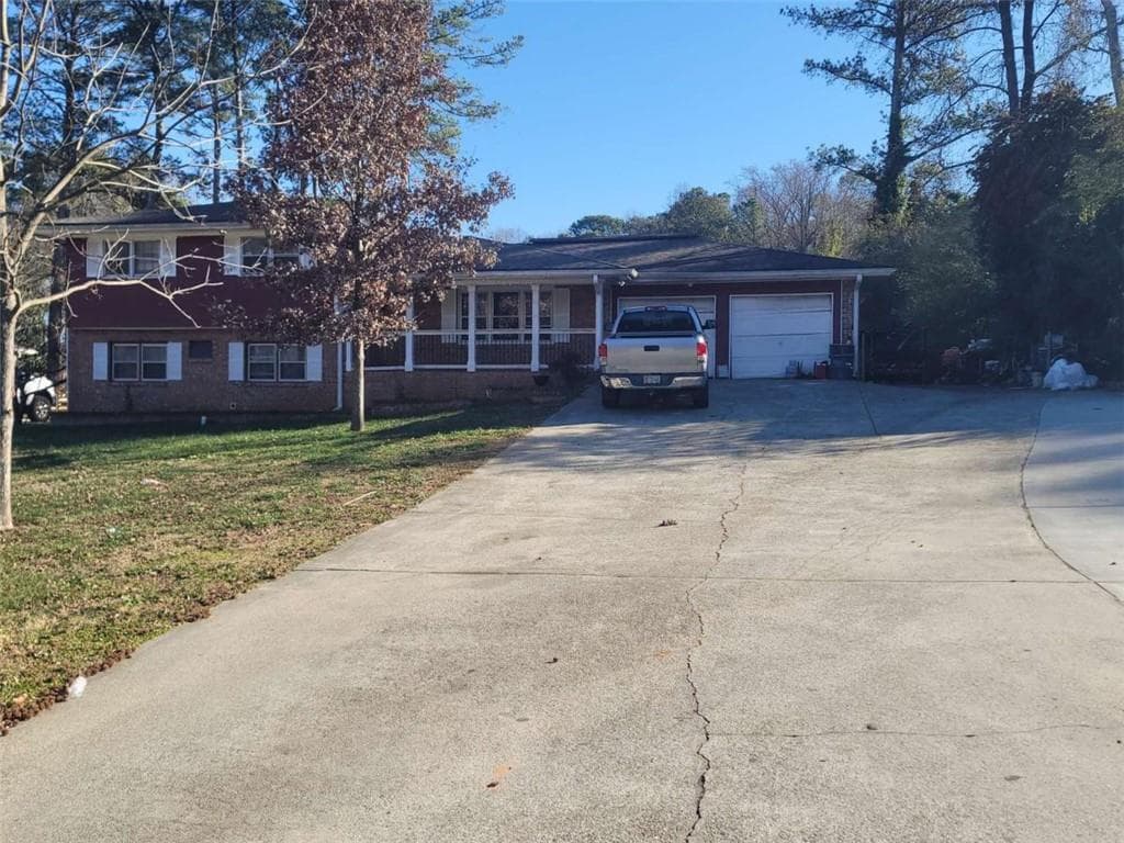 5 bedroom, 4 bathroom single family residence sold at 6138 Tracy Valley Drive, Norcross, GA 30093