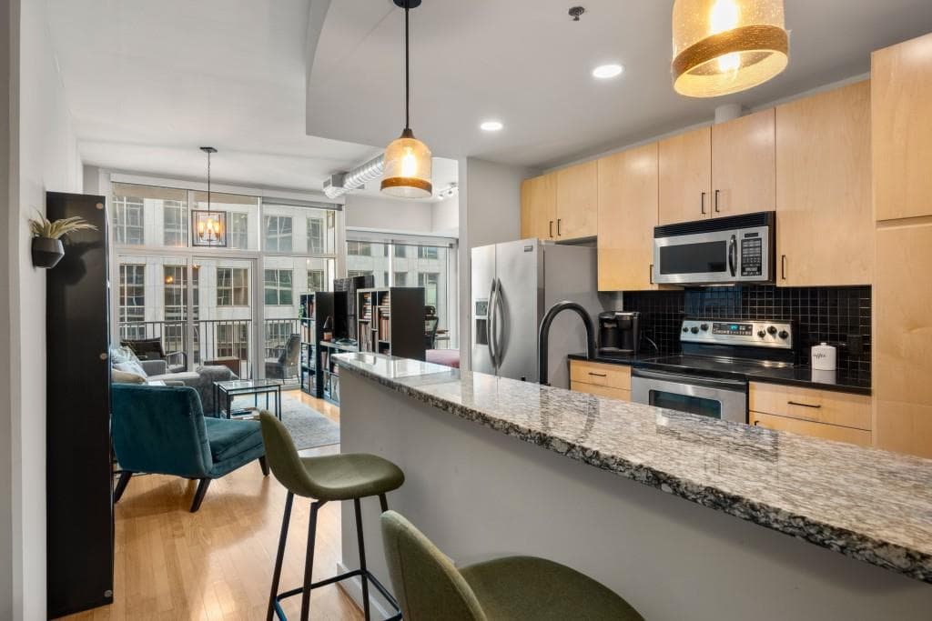 1 bedroom, 1 bathroom condominium sold at 943 Peachtree Street 809, Atlanta, GA 30309