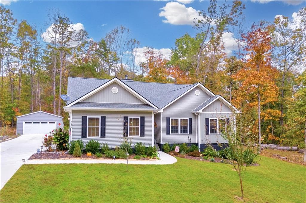 3 bedroom, 2 bathroom single family residence sold at 367 Lake Place Drive, Lavonia, GA 30553