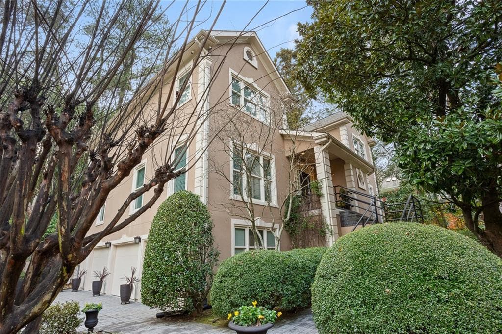 4 bedroom, 4 bathroom single family residence sold at 1013 Lenox Valley Drive, Atlanta, GA 30324