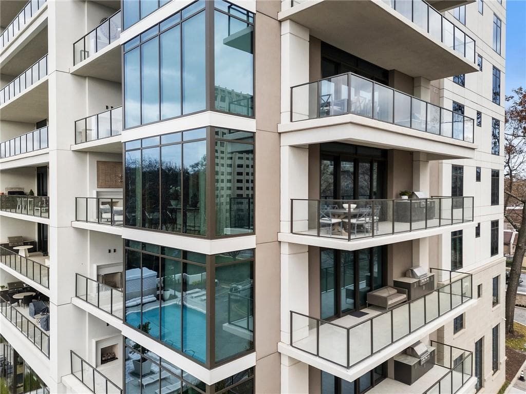 2 bedroom, 3 bathroom, 2,557 sq ft condominium sold at 2520 Peachtree Road 603, Atlanta, GA 30305