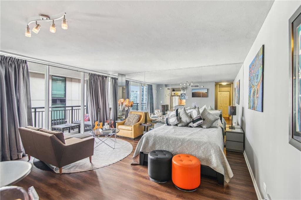 1 bedroom, 1 bathroom, 655 sq ft condominium sold at 620 Peachtree Street 1916, Atlanta, GA 30308