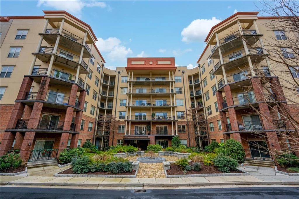 1 bedroom, 1 bathroom, 850 sq ft condominium sold at 200 River Vista Drive 532, Atlanta, GA 30339