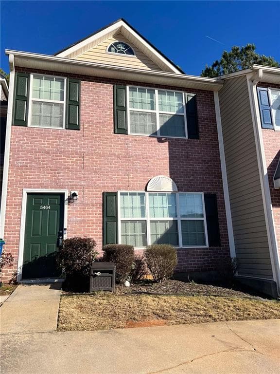 3 bedroom, 3 bathroom townhouse sold at 5464 Sierra Trail, College Park, GA 30349