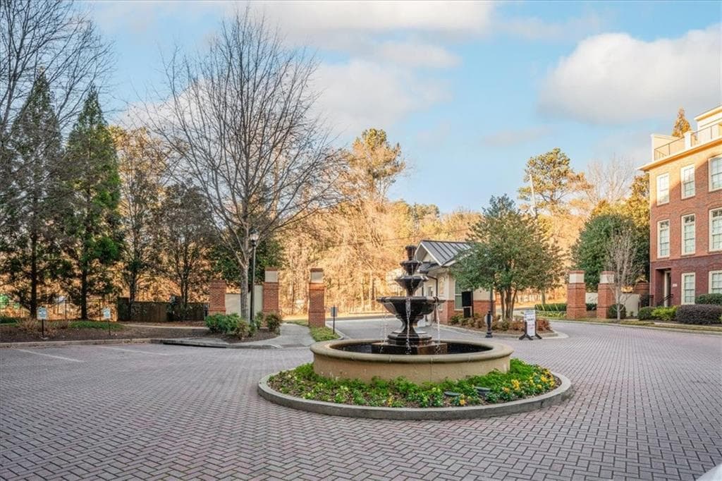 2 bedroom, 2 bathroom, 1,267 sq ft condominium sold at 200 River Vista Drive 424, Atlanta, GA 30339
