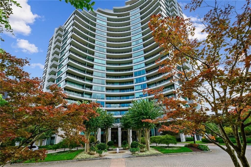 3 bedroom, 4 bathroom condominium sold at 700 Park Regency Place 1105, Atlanta, GA 30326