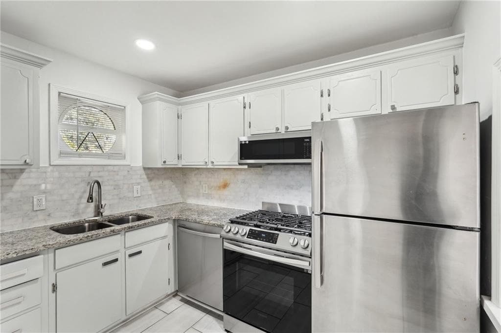 1 bedroom, 1 bathroom condominium sold at 5400 Roswell Road C3, Atlanta, GA 30342