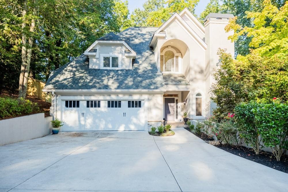 5 bedroom, 4 bathroom single family residence sold at 5490 Powers Overlook Court, Atlanta, GA 30327