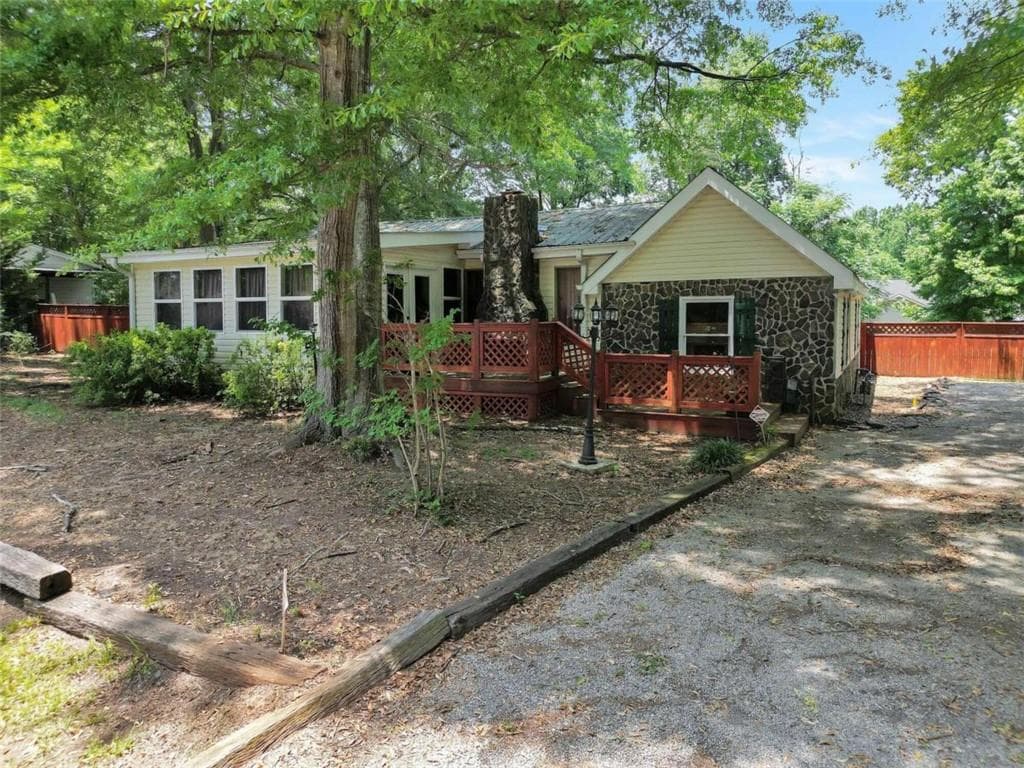 3 bedroom, 2 bathroom, 1,489 sq ft single family residence sold at 3177 Richards Drive, Snellville, GA 30039