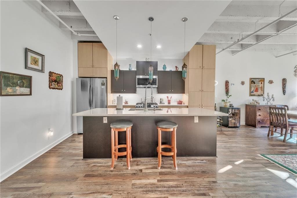 1 bedroom, 1 bathroom, 1,190 sq ft condominium sold at 805 Peachtree Street 515, Atlanta, GA 30308
