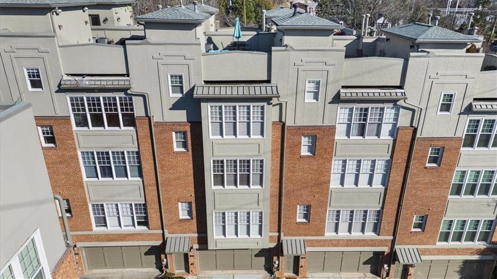 2 bedroom, 3 bathroom, 2,064 sq ft townhouse sold at 1375 Parkview Lane, Atlanta, GA 30324