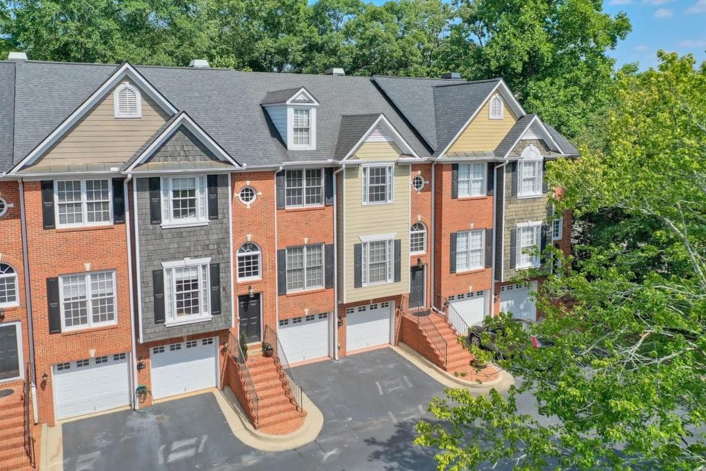 3 bedroom, 4 bathroom townhouse sold at 1506 Lavista Proper Circle, Decatur, GA 30033
