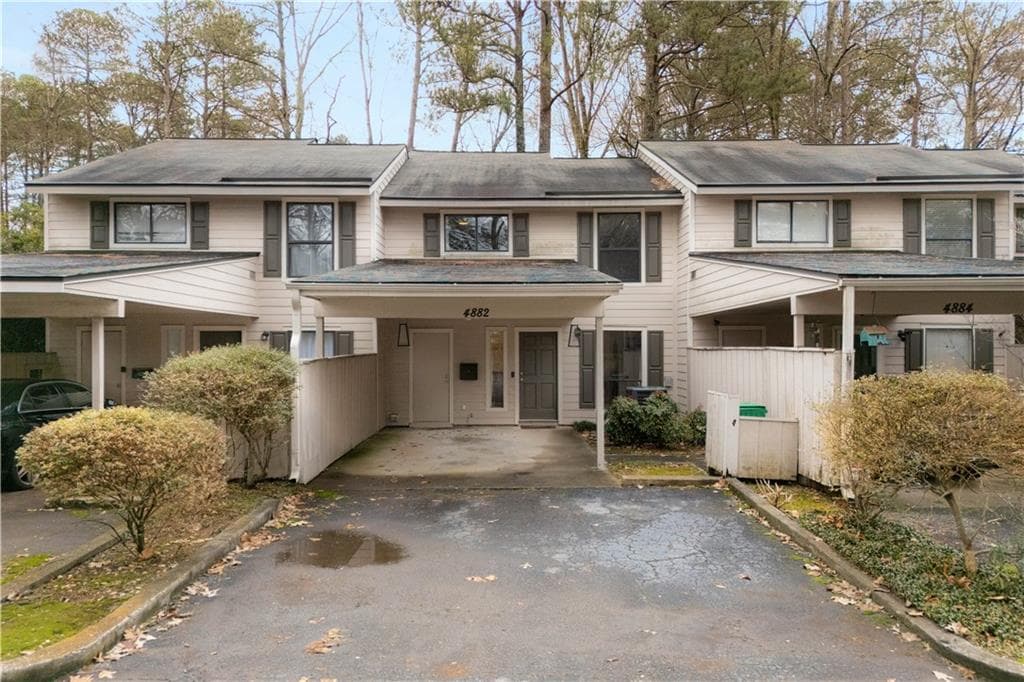 3 bedroom, 3 bathroom townhouse sold at 4882 Twin Lakes Trail, Atlanta, GA 30360