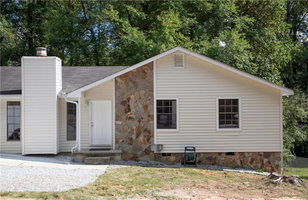 3 bedroom, 2 bathroom, 1,124 sq ft single family residence sold at 3742 TREE BARK Lane, Snellville, GA 30039