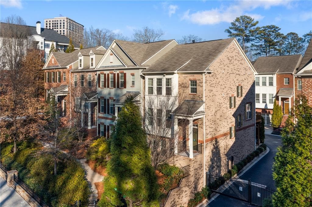 3 bedroom, 4 bathroom, 2,398 sq ft townhouse sold at 3276 Ferncliff Lane, Atlanta, GA 30324