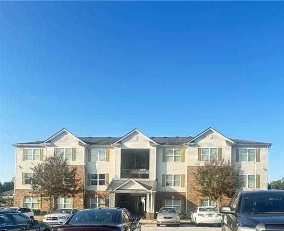 3 bedroom, 2 bathroom, 1,292 sq ft condominium sold at 8204 WALDROP, Decatur, GA 30034