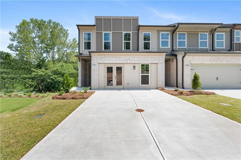 3 bedroom, 4 bathroom townhouse sold at 4971 Renvyle (Lot 1) Drive, Atlanta, GA 30339