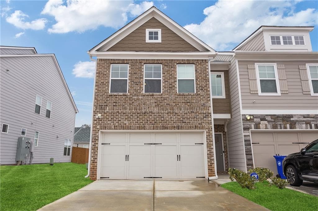 3 bedroom, 3 bathroom townhouse sold at 2191 Flying Spur Drive, Stonecrest, GA 30058