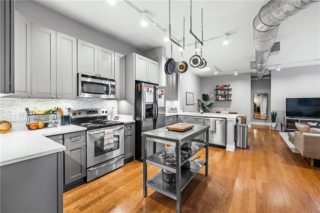 2 bedroom, 2 bathroom, 1,230 sq ft condominium sold at 5300 Peachtree Road 1501, Chamblee, GA 30341