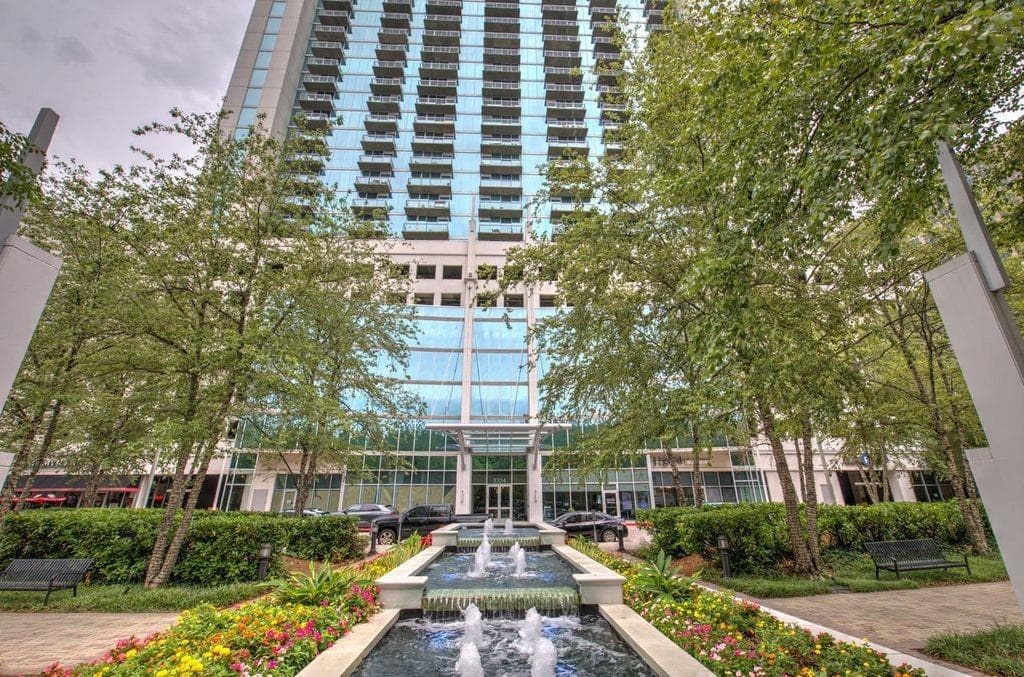 1 bedroom, 1 bathroom, 698 sq ft condominium sold at 3324 Peachtree Road 1206, Atlanta, GA 30326